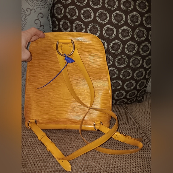 Louis Vuitton yellow epi leather backpack - Picture 2 of 8